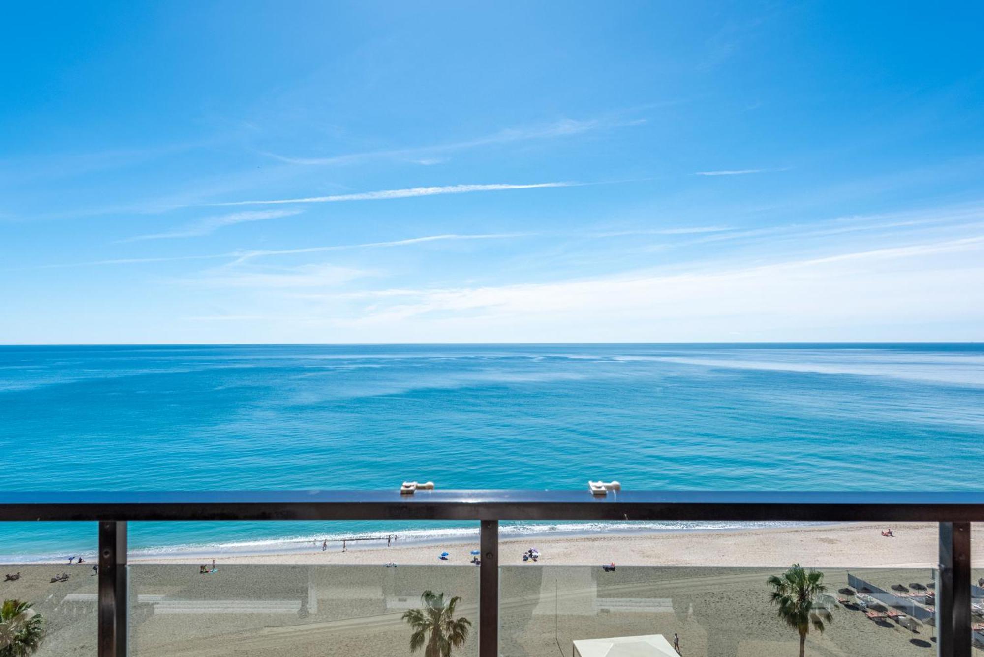 Beachfront -- New Luxury Apartment -- 1ª Linea Playa -- Fuengirola City Center -- Private Parking -- Panoramic Sea Views -- エクステリア 写真
