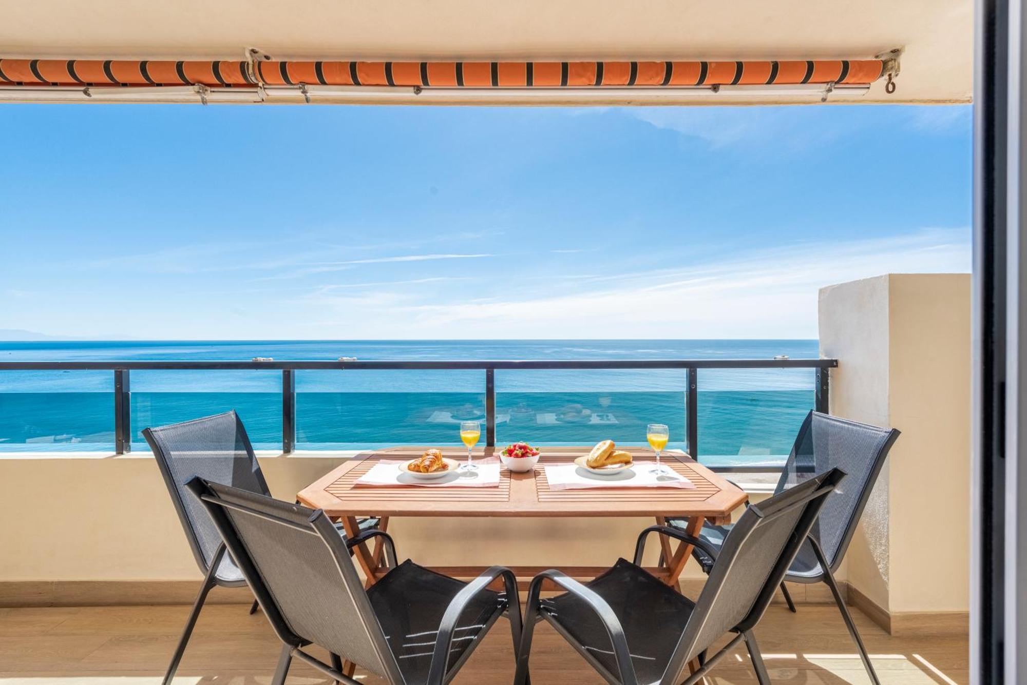 Beachfront -- New Luxury Apartment -- 1ª Linea Playa -- Fuengirola City Center -- Private Parking -- Panoramic Sea Views -- エクステリア 写真