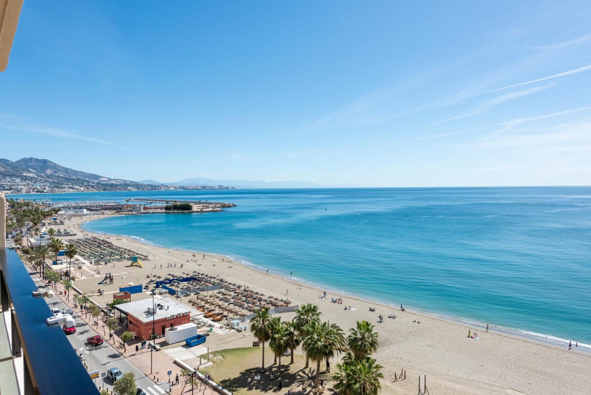 Beachfront -- New Luxury Apartment -- 1ª Linea Playa -- Fuengirola City Center -- Private Parking -- Panoramic Sea Views -- エクステリア 写真